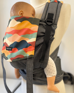 Porte-bebe en coton biologique . Fabriqué en France. Materiaux sourcés. Très confortable, évolutif, réglable facilement. Doux, Facile à installer.