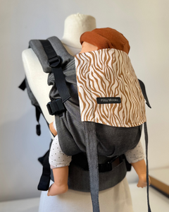 Porte-bebe naissance, physio, en coton biologique et fabriqué en France. Tissu d'écharpe technique graphite et têtière motif zebre caramel. 