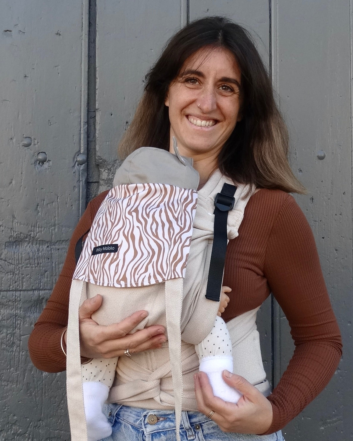 porte-bebe naissance en coton bio couleur dune, avec motif zebre.