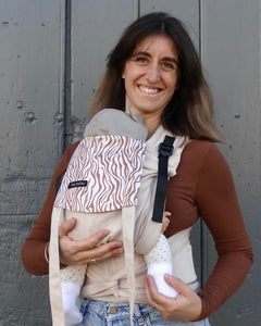porte-bebe naissance en coton bio couleur dune, avec motif zebre.