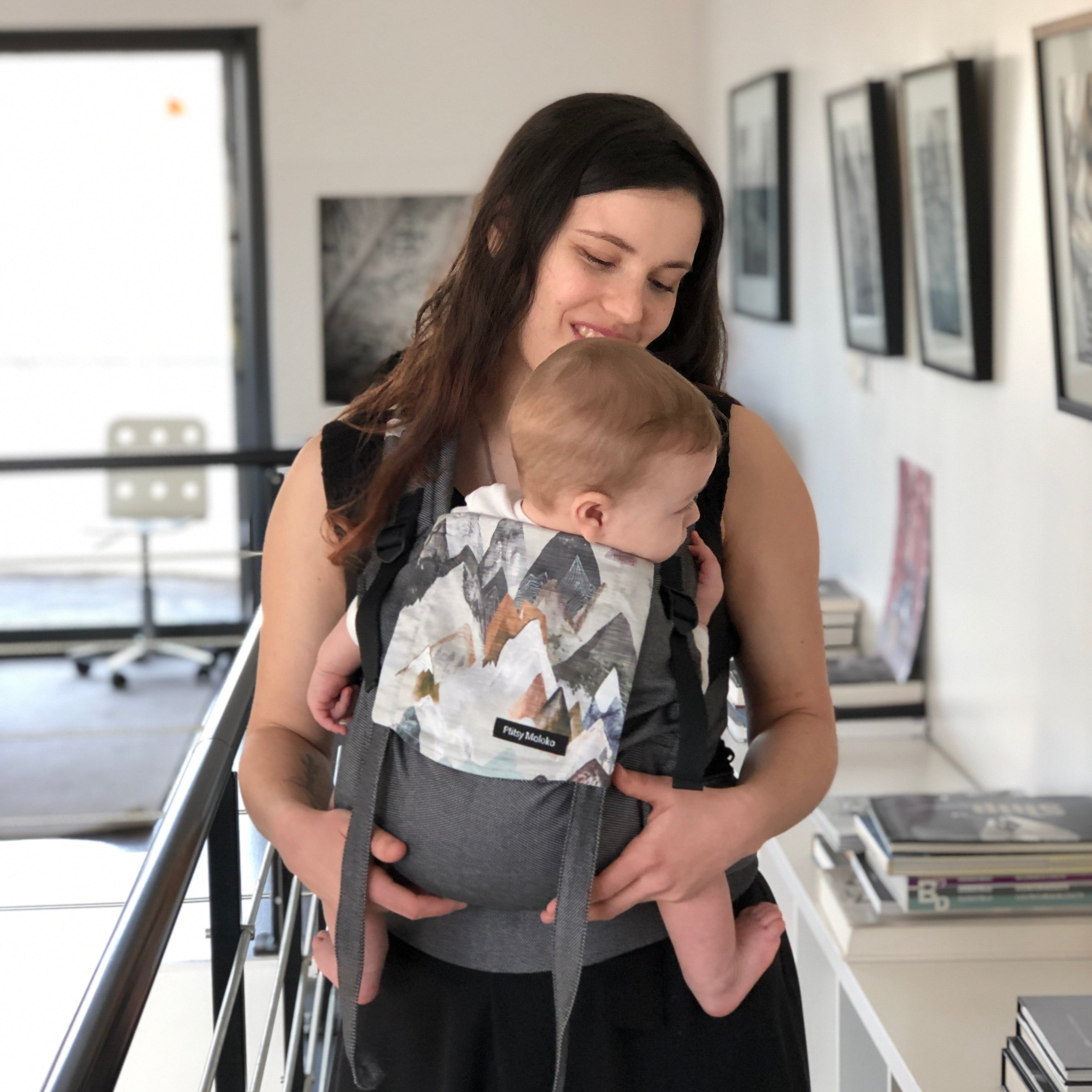 porte-bébé naissance à 2 ans, en coton biologique. Ajustable, très confortable et facile à installer