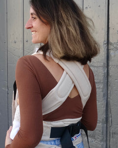 porte-bebe naissance pticlip dune de dos