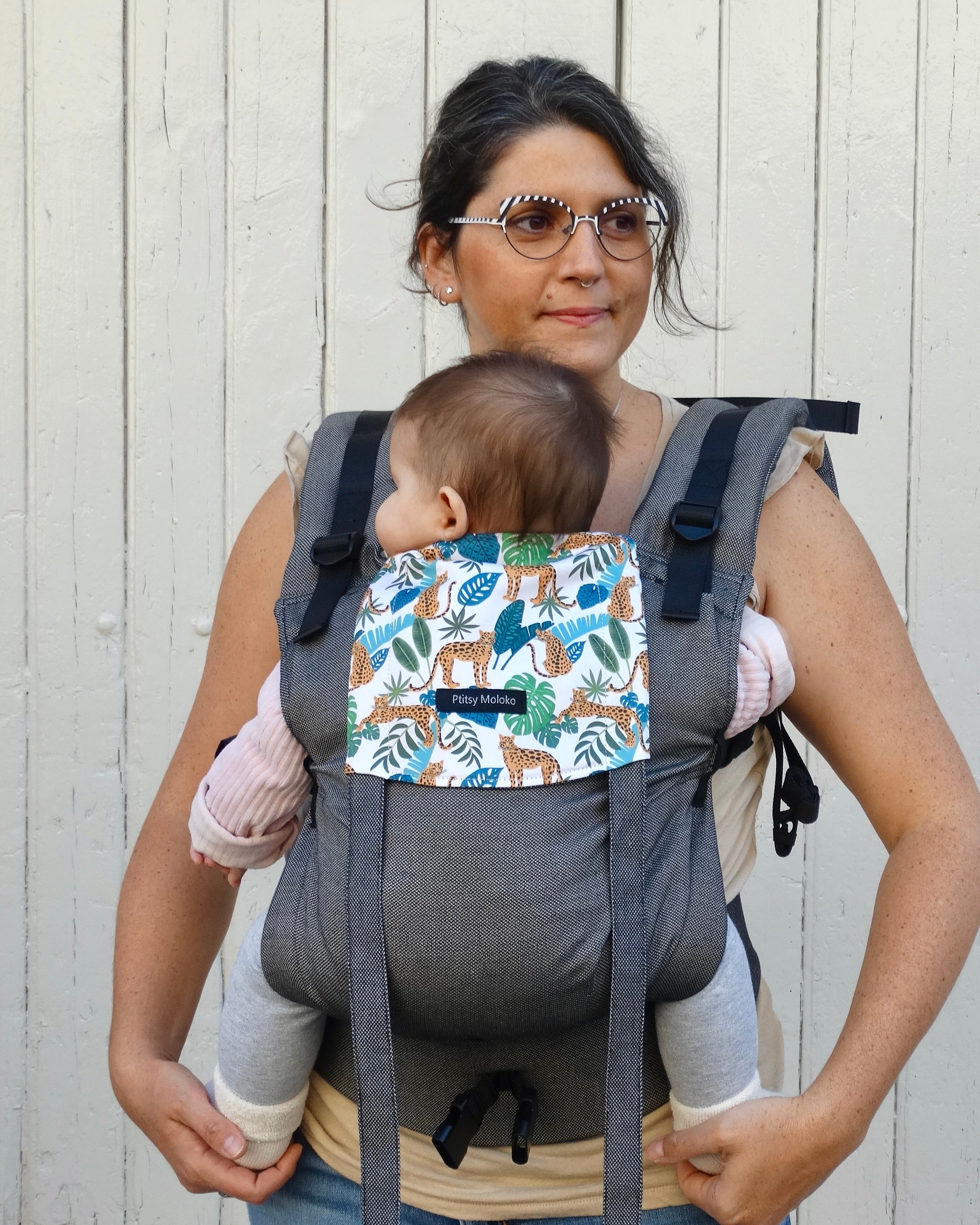 porte-bebe naissance physiologique en coton bio. et made in france. avec motif. jungle